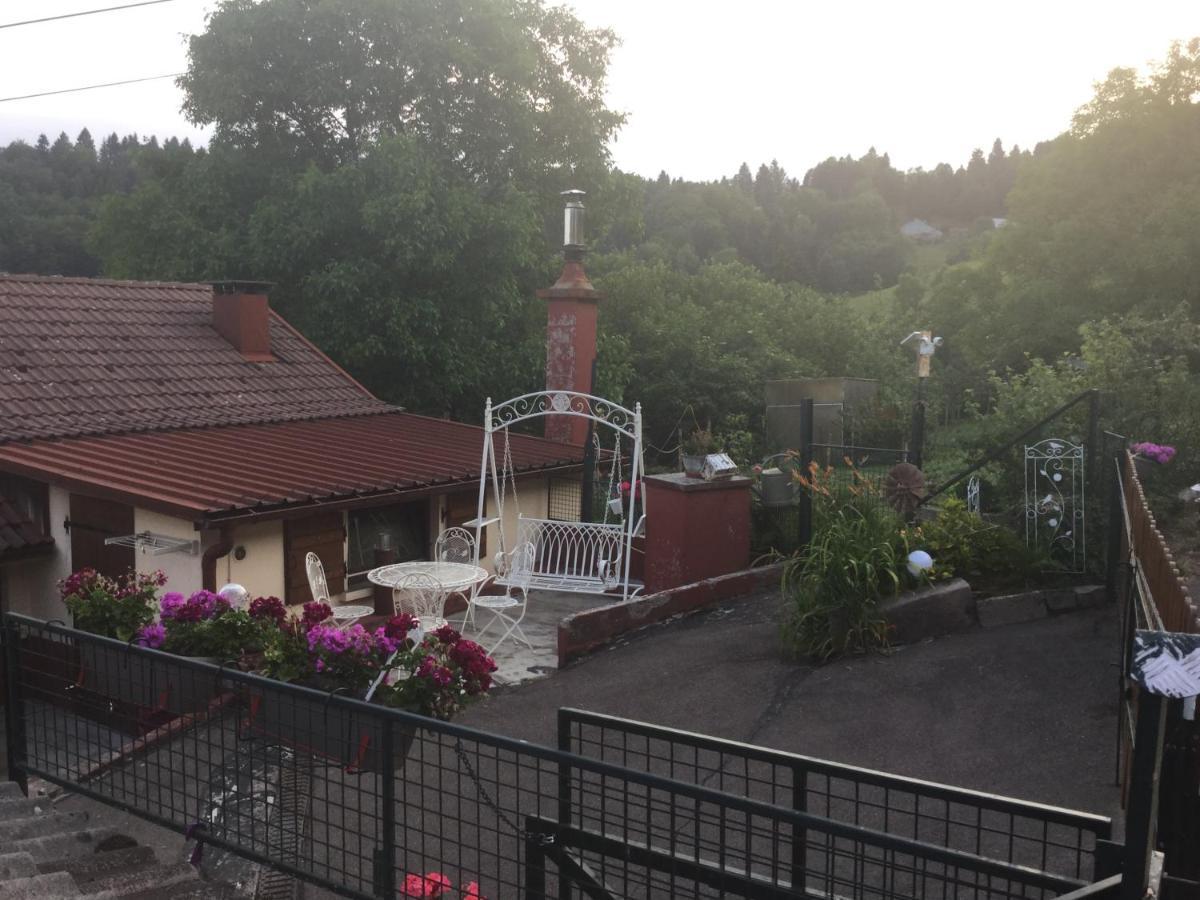 La Ferme De La-Haut B&B Le Haut-du-Them Exteriér fotografie